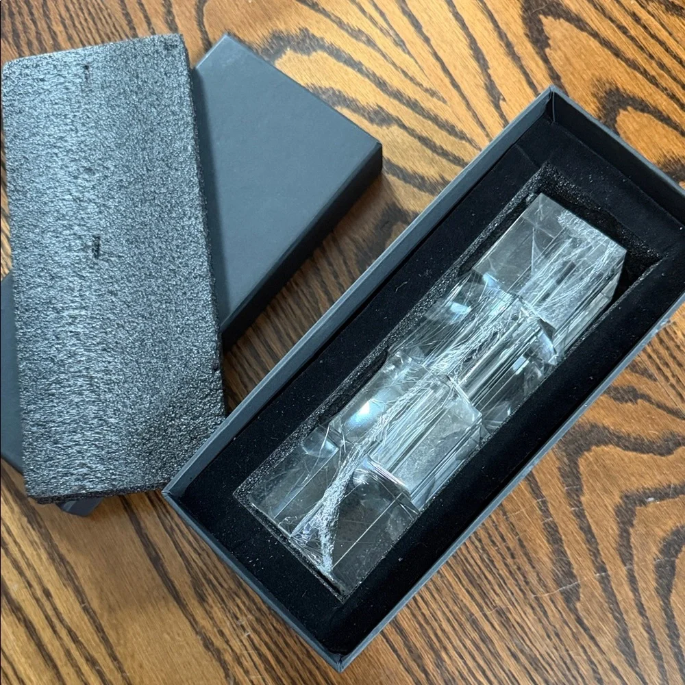 Crystal Tower Bud Vase by Tizo clear elegant NWT + box Gorgeous! - Picture 9 of 9